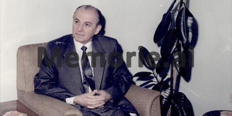 Ramiz Alia: “Përse ju vazhdoni të prodhoni ende filma bardh e zi, tani as në televizor nuk i shoh dot…”?!/ Debati në Komitetin Qendror me drejtuesit e Kinostudios në ‘90-ën