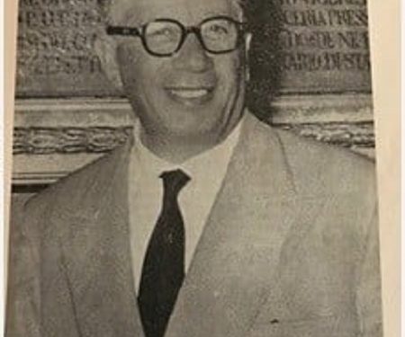 Dr. Salvatore Petrota, President i Qendrës Ndërkombëtare të Studimeve Shqiptare pranë Universitetit të Palermos, në vitin 1999, sensibilizoi gjithë Italinë për çështjen e Kosovës