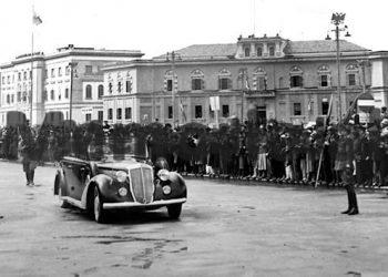 Gazeta ‘Tomorri’ e majit 1941: “Sovrani August shkon në parakalim te organizatat djaloshare të Partisë dhe vizitat…”/ Kur Mbreti Viktor Emanueli i III-të qëndroi një javë në Shqipëri