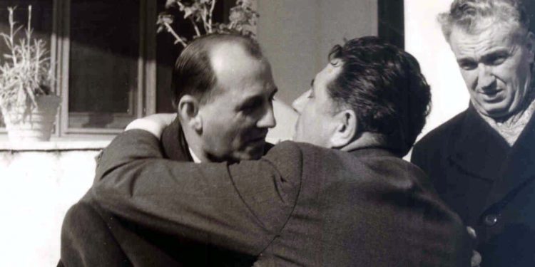 Letra për Ramiz Alinë: “Fadil Hoxha më porositi t’ju them, që ju të kritikoni Lidhjen e Komunistëve, por mos e përmendni…”/ Relacioni sekret i Drejtorit të Sigurimit në ’68-ën
