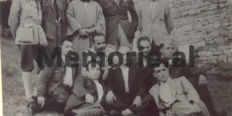 Letra për Enverin: “Bab Myslymi pasi piu shumë, në prani të 60 vetave, tha se Gjinishin e vranë shokët, sepse ai…”/ Dokumenti arkivor me relacionin e Gogo Nushit, gusht ’44