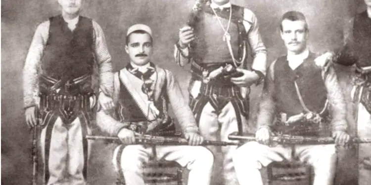 “Komandanti i ‘Batalionit Shëtitës’ që neutralizoi kryengritjet antiqeveritare dhe, vdiq duke peshkuar.…”/ Historia e dhimbshme e majorit besnik të Zogut