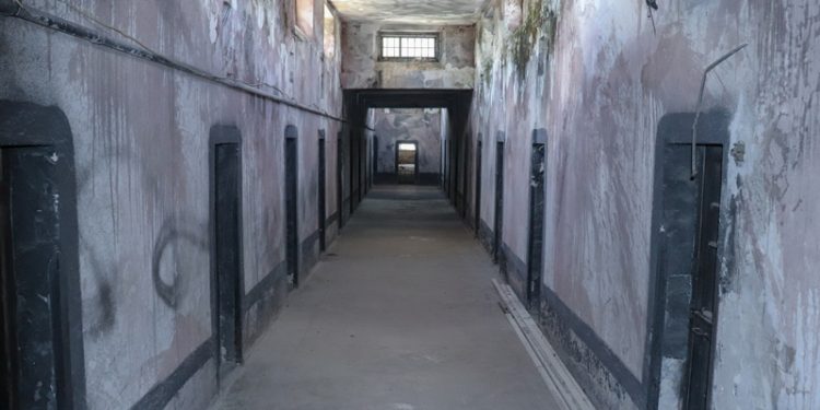 “Babai im vdiq në tortura në burgun e kalasë së Gjirokastrës dhe eshtrat e tij i gjeta pas 48 vitesh, sepse kur gërmuam…”/ Historia e tragjike e nipit të shkrimtarit të njohur