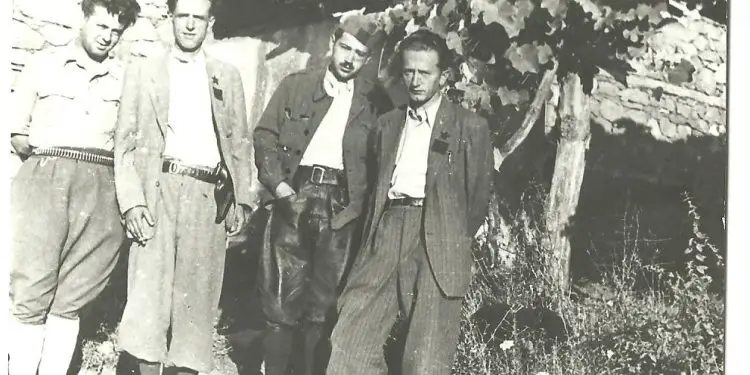 Letra për Enverin: “Bab Myslymi pasi piu shumë, në prani të 60 vetave, tha se Gjinishin e vranë shokët, sepse ai…”/ Dokumenti arkivor me relacionin e Gogo Nushit, gusht ’44