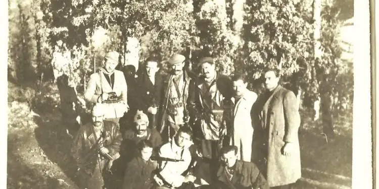 Letra për Enverin: “Bab Myslymi pasi piu shumë, në prani të 60 vetave, tha se Gjinishin e vranë shokët, sepse ai…”/ Dokumenti arkivor me relacionin e Gogo Nushit, gusht ’44