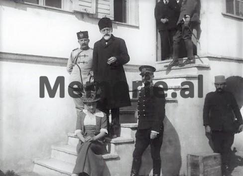 “Komandanti i ‘Batalionit Shëtitës’ që neutralizoi kryengritjet antiqeveritare dhe, vdiq duke peshkuar.…”/ Historia e dhimbshme e majorit besnik të Zogut