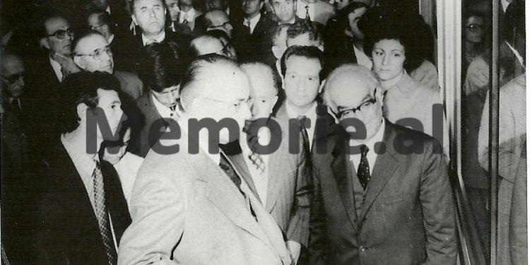 Fjala e Enver Hoxhës: “Disa romane, si të Shuteriqit, të Spasses, ose të Gjatës etj., janë shumë të mira, por do bënim gabim t’i krahasojmë me…/ Takimi me shkrimtarët dhe artistët në ’57-ën