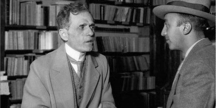 Mit'hat #Frashëri TIRANE, 1935 Në foto Mit'hat #Frashëri në biblotekën e tij Lumo Skendo në Tiranë