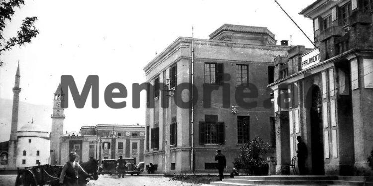 Gazeta ‘Dielli’ në Boston: “Një zagar n’Itali, laro i Fan Nolit, Peshkopit të kuq bolshevik, i degjeneruar si njeri, një palaço që leh…”/ Shkrimi i vitit 1926