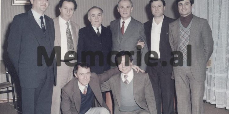 Letra për Hysni Kapon: “Ashtu sikur na thatë ju, zhurmuesi televiziv i vendosur mbi Hotel ‘Tirana’ nuk ka funksionuar dhe ne…”/ Raporti për Komitetin Qendror i shefit të Shtypit e Propagandës, në ’79-ën