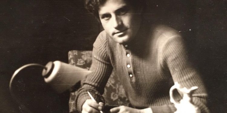 Dokumenti sekret: “Këto poezi janë të huaja për artin tonë, të mos i bëhet asnjë lëshim dhe t’i shkohet deri në fund….”/ Shënimi i Ramiz Alisë që burgosi Visar Zhitin në ’79-ën