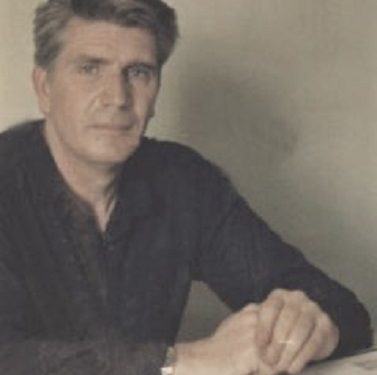 “Kur e burgosën, ai nuk kundërshtoi, as nuk pyeti, vetëm zgjati duart dhe ata i vunë prangat…”! / Historia tragjike e mjeshtrit të karikaturës