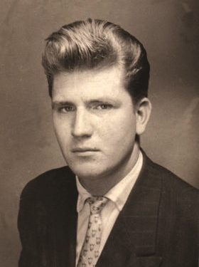 “Kur e burgosën, ai nuk kundërshtoi, as nuk pyeti, vetëm zgjati duart dhe ata i vunë prangat…”! / Historia tragjike e mjeshtrit të karikaturës