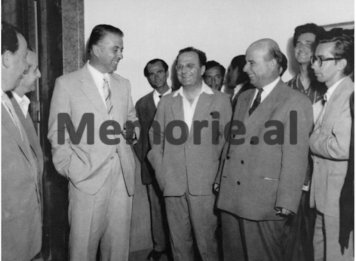 Fjala e Enver Hoxhës: “Disa romane, si të Shuteriqit, të Spasses, ose të Gjatës etj., janë shumë të mira, por do bënim gabim t’i krahasojmë me…/ Takimi me shkrimtarët dhe artistët në ’57-ën