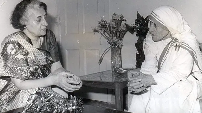 “Sot erdhi në ambasadën tonë Madre Tereza, e shoqëruar nga dy murgesha dhe…”/ Relacioni i ambasadorit Dashnor Dervishi