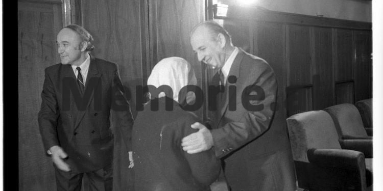 Takimi i Ramiz Alia me Nene Terezen Tirane