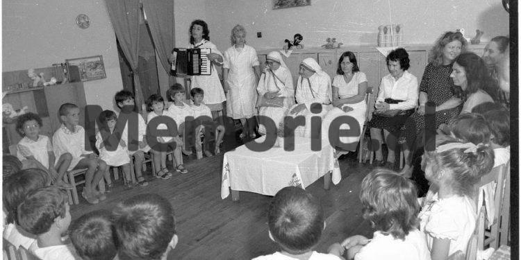 Nënë Tereza vizitë ne kopësht fëmijësh