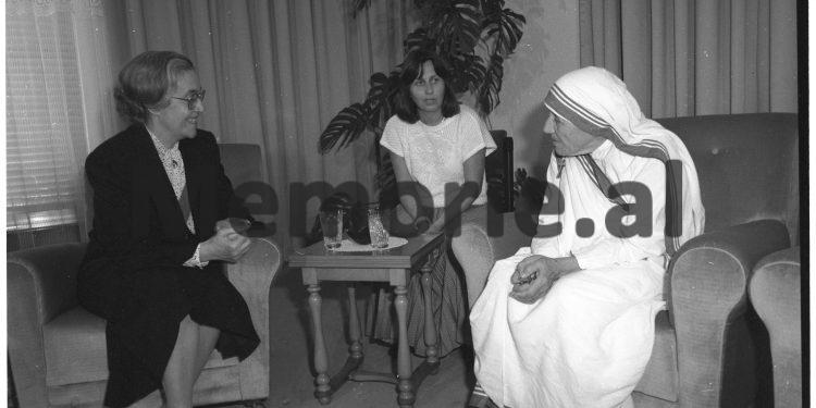 Relacioni sekret i ministrit Reiz Malile: “Ftesën e Shoqatës Bamirëse ‘Nënë Tereza’ nga Gjermania, për Ismail Kadarenë, ta lëmë në heshtje dhe…”/ Letra dërguar Sofokli Lazrit