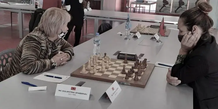 “Në moshën 6 vjeçare, ajo mundi ‘Mjeshtren e Sportit’ dhe fitoi disa kupa e medalje, por i’a ndaluan shahun, pasi unë kisha qenë i burgosur…”/ Dëshmia e rrallë për vajzën që i’kushtua filmi ‘Dy herë mat’