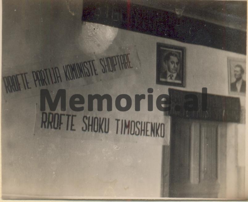 Porno mening gozal xolam Direktor yuklovchiga rus pornosini berdi.