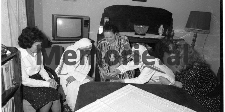 17 Gusht 1989 Nene Tereza/Memorie.al