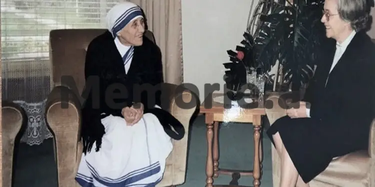 “Nënë Tereza fillimisht s’pranoi të takohej me shoqen Nexhmije Hoxha dhe qilimin e vogël që i’a dhamë, tha se do i’a dhuronte Papës…”?!/ Relacioni i shoqëruesit, gusht 1989