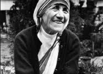 Secret file: “After visiting the ‘Enver Hoxha’ Museum, Mother Teresa asked to meet with her friend Nexhmije and prepared a special envelope, where…” / Report on the famous charity in ’89