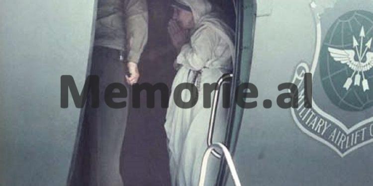 “Kabineti i Ministrit të Jashtëm të Italisë, i kërkoi ambasadorit tonë, që së bashku me motrat e Nënë Terezës, të vijë në Shqipëri dhe…”/ Vizita e bamirëses së famshme në ’89-ën