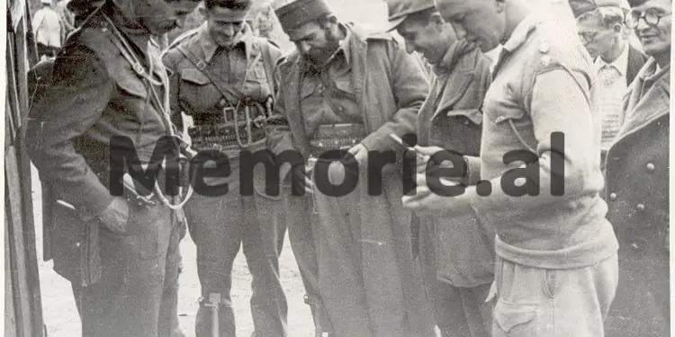 “Nga 13 anëtarë të Shtabit të Përgjithshëm të Ushtrisë partizane, që u krijua më 10 korrik 1943, në Labinot, vetëm dy prej tyre …”/ Historia tragjike e ushtarakëve të luftës që eliminoi Enveri