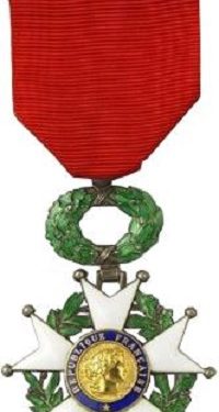 Dokumentet sekrete: “Nëse Franca në mënyrë të njëanshme do t’a dekorojë Kadarenë me ‘Legjionin e Nderit’, atëhere ne…”/ Korespodenca me ambasadën shqiptare në Paris në ’85-ën