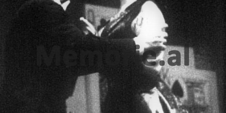 “Në muzikën tonë ne duhet të kemi një pluritraditë dhe…”/ Shkrimi i gazetës “Drita” dhe revistës “Nëntori” i majit të vitit 1972, kushtuar Zhani Cikos