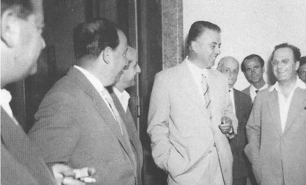 “Më pëlqyen vjershat e një vajze të re poete, por ajo më dërgoi dy letra, ku me fodullëk, sa s’kërkonte t’i…”/ Diskutimi i Enverit në mbledhjen me shkrimtarët dhe artistët në ’65-ën