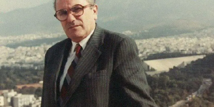 Dokumentet sekrete: “Nëse Franca në mënyrë të njëanshme do t’a dekorojë Kadarenë me ‘Legjionin e Nderit’, atëhere ne…”/ Korespodenca me ambasadën shqiptare në Paris në ’85-ën