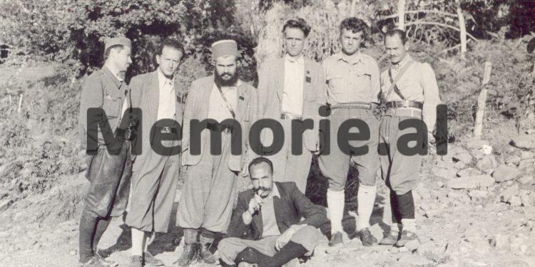 “Nga 13 anëtarë të Shtabit të Përgjithshëm të Ushtrisë partizane, që u krijua më 10 korrik 1943, në Labinot, vetëm dy prej tyre …”/ Historia tragjike e ushtarakëve të luftës që eliminoi Enveri