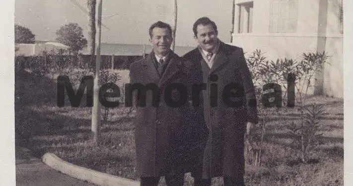 “Kontraditat në mes Enverit dhe Mehmetit, filluan që në ’76-ën, madje ato u reflektuan edhe te Nexhmija e Fiqreti dhe dy grupet e shoqërimit…”/ Dëshmia e rrallë e ish-truprojës së kryeministrit