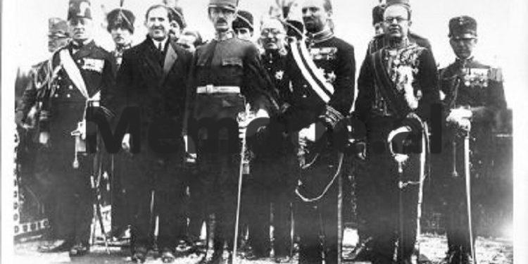 “In the last moments, when the firing squad was ready to fire on 12 death row inmates, Major Murat Basha said…” / The tragic story of King Zog’s loyal