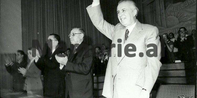 E Hoxha M Shehu H Kapo N Hoxha P Kondi gjate Kongresit te VII te BRPSH-se ne Elbasan. 1977