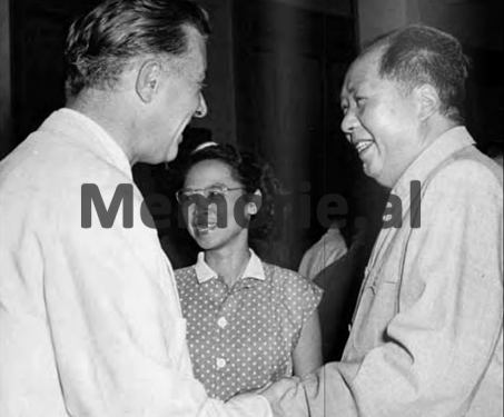 Enver Hoxha me Mao Ce Dunin 1956 Pekin