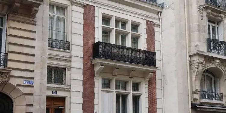 Relacioni i ambasadës shqiptare në Paris: “Dezertimi i Kadaresë në Francë s’ishte i rastit, ai eklipsoi mbledhjen e Konferencës së Ministrave të Ballkanit në Tiranë dhe…”/