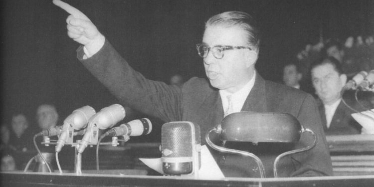 Diskutimi i Enverit në mbledhjen e Byrosë Politike: “Ti Ramadan Xhangolli, je një fodull i rrezikshëm dhe nën drejtimin tënd Korça ka….”/ Akuzat ndaj Sekretarit të Komitetit të Partisë