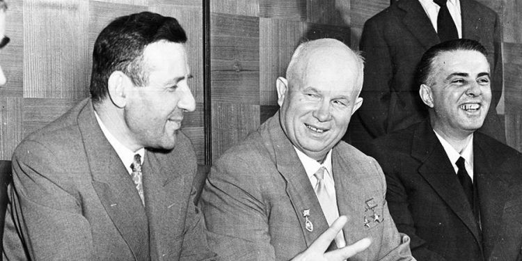 Raporti sekret: “Ho Chi Mini i tha Hrushovit që të pajtoheni me shqiptarët, por ai kërkoi dy nëndetëset e bazës së Vlorës dhe…”/ Biseda e panjohur me ministrin e Jashtëm të Kinës, më 29 gusht 1960