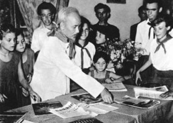 Secret report: “Ho Chi Mini told Khrushchev to agree with the Albanians, but he asked for the two submarines at the Vlora base and…” / Unknown conversation with the Chinese Foreign Minister on August 29, 1960