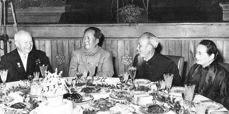 Raporti sekret: “Ho Chi Mini i tha Hrushovit që të pajtoheni me shqiptarët, por ai kërkoi dy nëndetëset e bazës së Vlorës dhe…”/ Biseda e panjohur me ministrin e Jashtëm të Kinës, më 29 gusht 1960