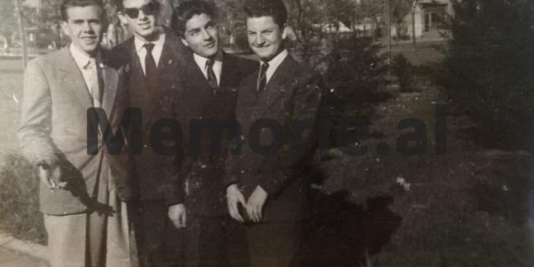 “Pasi më arrestuan në Poloni ku studioja për Mjekësi, të lidhur më kaluan nëpër disa shtete, deri sa më sollën në Tiranë ku më dënuan me vdekje…”/ Dëshmia e rrallë e guerilasit që Mehmet Shehu i fali jetën