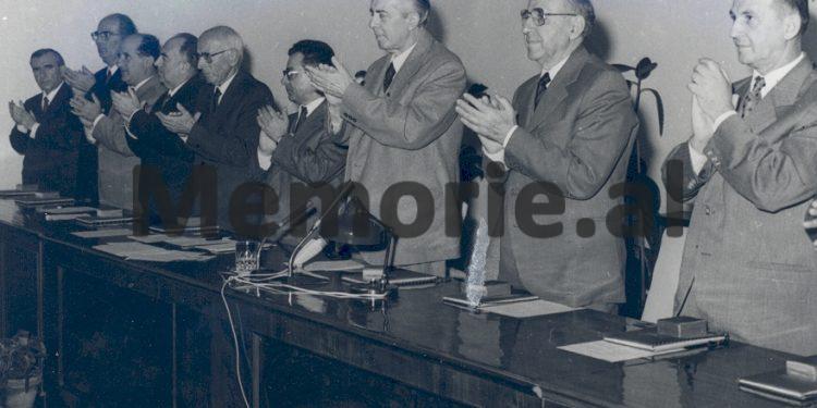 “Kontraditat në mes Enverit dhe Mehmetit, filluan që në ’76-ën, madje ato u reflektuan edhe te Nexhmija e Fiqreti dhe dy grupet e shoqërimit…”/ Dëshmia e rrallë e ish-truprojës së kryeministrit