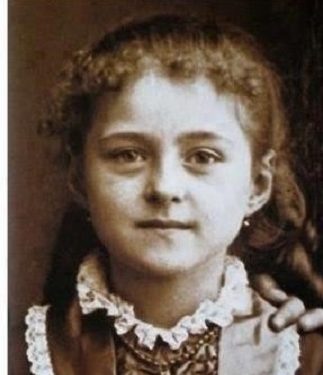 “Ardhja e saj, nuk do kalojë pa bujë dhe do bien poshtë edhe pretendimet e shpifjet, se në vendin tonë, besimtarët e klerikët, persekutohen e vriten…”/ Dosja sekrete për Nënë Terezën