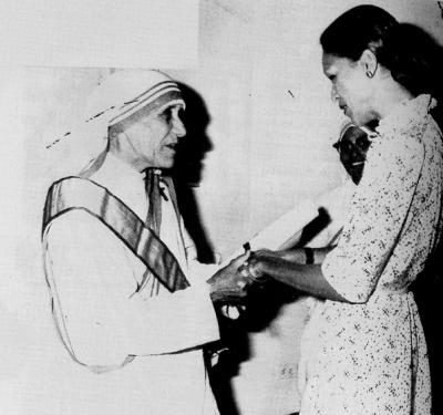 The secret file for Mother Teresa is revealed: “Carefully look at the real purpose of her arrival and the people who accompany her, as…” / Unknown documents about the famous Saint, from 1969 to ’89