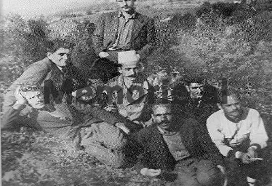 “Kjo është historia tragjike e familjes sonë nën regjimin komunist të Enver Hoxhës, ku u pushkatuan, burgosën, internuan apo u arratisën …”/ Dëshmia e dhimbshme e emigrantit politik nga Australia