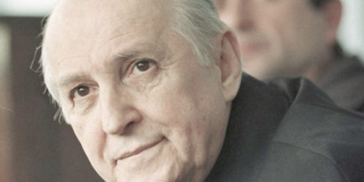 Ramiz Alia në mbledhjen e Byrosë: “Kadare të mbajë qëndrim për ngjarjet e 2 korrikut të ambasadave, ose të dalë në anën e armikut…”/ Çfarë thanë për shkrimtarin e njohur, Bashkurti dhe Xhelil Gjoni?