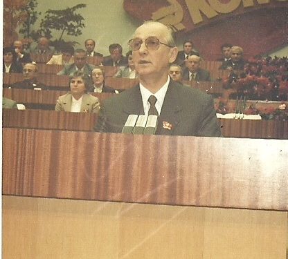 Ramiz Alia në mbledhjen e Byrosë: “Kadare të mbajë qëndrim për ngjarjet e 2 korrikut të ambasadave, ose të dalë në anën e armikut…”/ Çfarë thanë për shkrimtarin e njohur, Bashkurti dhe Xhelil Gjoni?